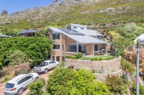 Multi-Level Mountain Side Home In Lakeside